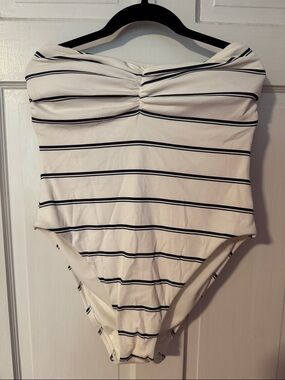 NWT Shade & Shore Cream and Navy Striped Strapless Swim w/ removable straps Sz L